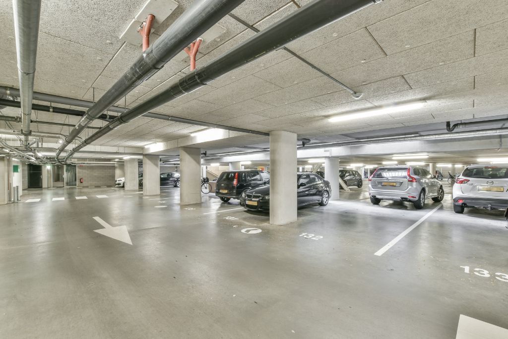 Jasny parking podziemny
